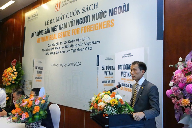 Ra mắt cuốn sách “Bất động sản Việt Nam với người nước ngoài", tác giả tặng toàn bộ doanh thu cho quỹ Ngày mai tươi sáng ảnh 1
