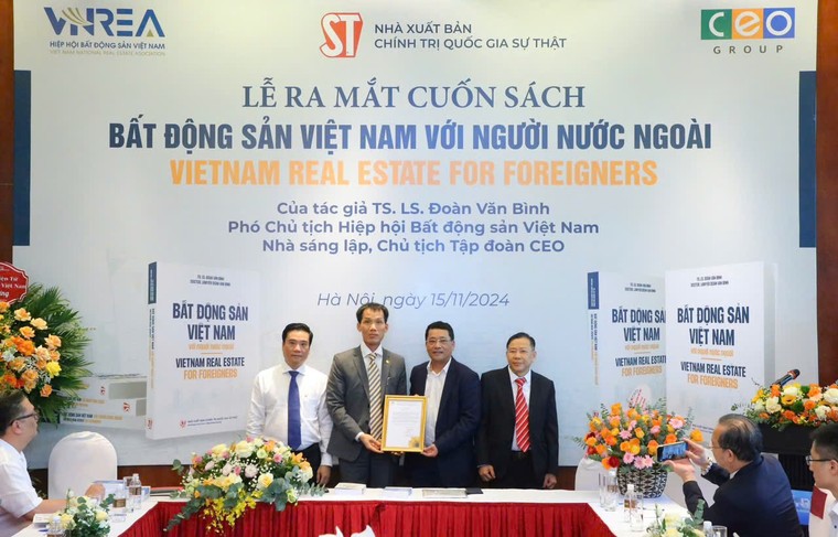 Ra mắt cuốn sách “Bất động sản Việt Nam với người nước ngoài", tác giả tặng toàn bộ doanh thu cho quỹ Ngày mai tươi sáng ảnh 4