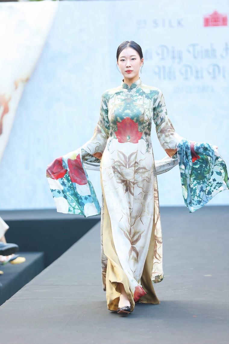 Ra mắt Bộ sưu tập lụa lấy cảm hứng từ 9 bảo vật quốc gia ảnh 2