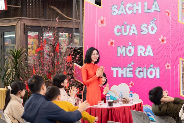 Tác giả truyện tranh tài chính “Khéo khôn với tiền- Tránh những ưu phiền" giao lưu với độc giả nhí đầu xuân ảnh 1