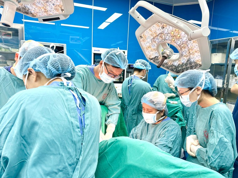 Những đôi tay “diệu kỳ’ ở khoa Phẫu thuật Tạo hình Thẩm mỹ, Bệnh viện Bạch Mai ảnh 1