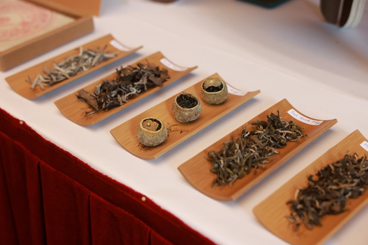 Phu nhân Chủ tịch Quốc hội mời trà Nhóm Phụ nữ Cộng đồng ASEAN ảnh 1