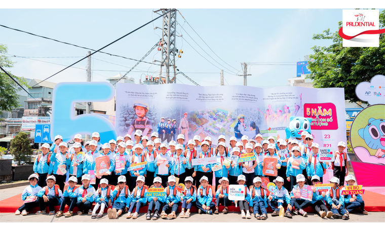 5 năm triển khai Dự án “Đến trường an toàn”: Tỷ lệ đội mũ bảo hiểm trung bình của học sinh đã đạt 78% ảnh 1