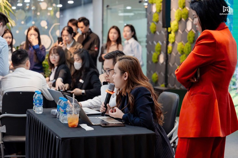 Khủng hoảng chứng chỉ hành nghề : Cơn “bão ngầm” trong ngành Môi giới BĐS ảnh 2