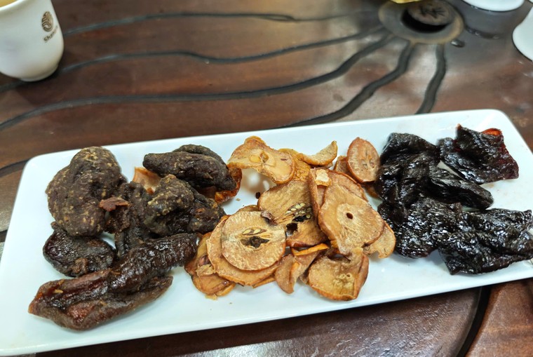 Quà tết ngon, độc, lạ: Trái cây rừng sấy dẻo theo phương pháp lên men trà Phổ Nhĩ ảnh 2