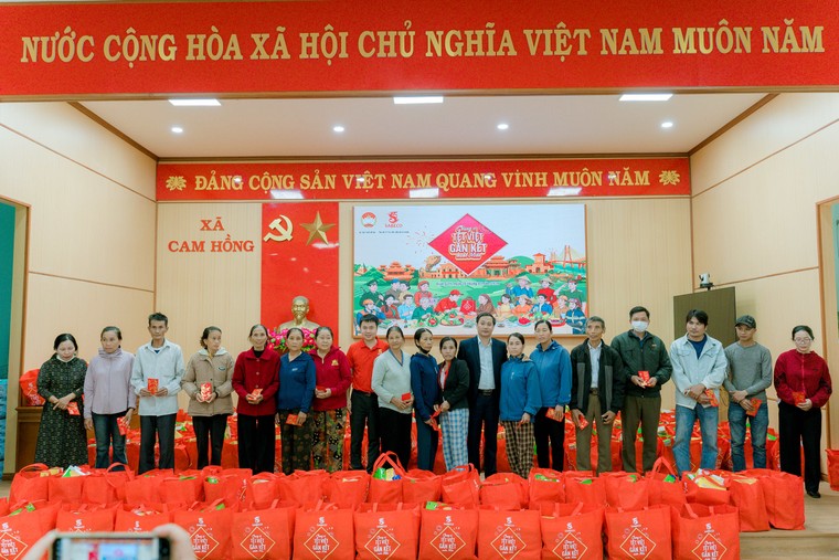 SABECO tặng 500 phần quà “Chung vị tết Việt” cho người dân Hải Phòng và Quảng Trị ảnh 2