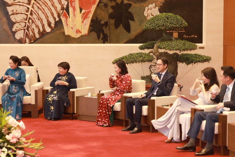 Thị trường quà tết 2026: trà thượng hạng lên ngôi, hoa quả sấy dẻo được yêu thích ảnh 3