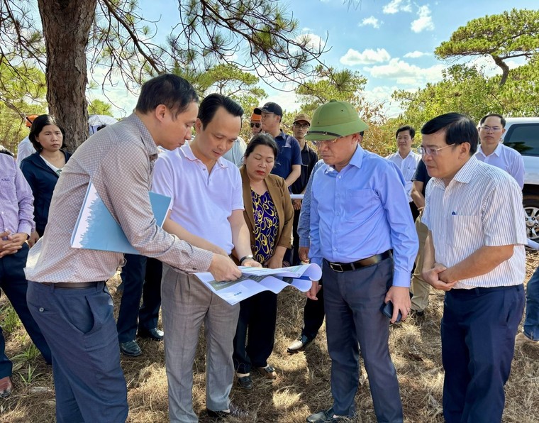 Chủ tịch Trịnh Văn Quyết trực tiếp kiểm tra, đôn đốc tiến độ các dự án trọng điểm, nhà đầu tư hào hứng dõi theo ảnh 1