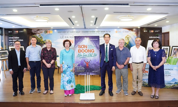 Chủ tịch CEO Group ra mắt sách Sơn Đoòng - Nơi Trái Đất thở nhân ngày Doanh nhân Việt Nam ảnh 1