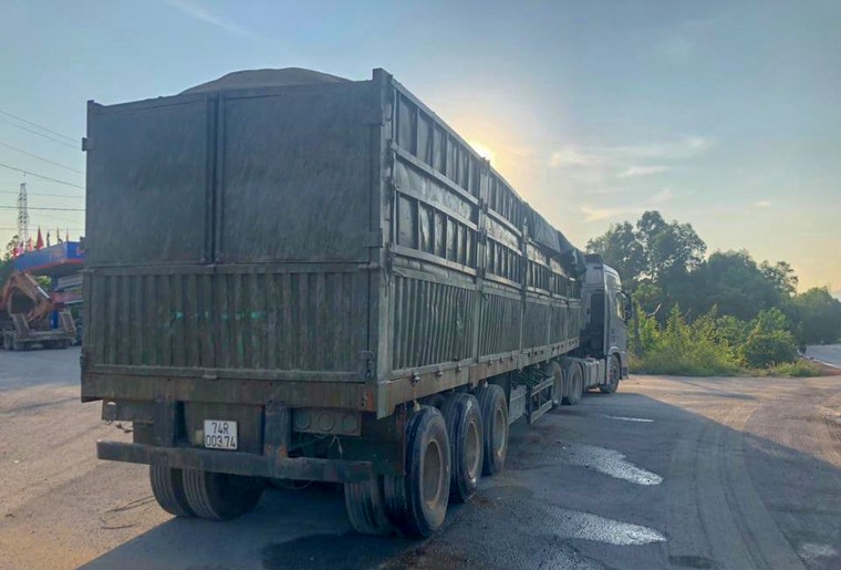 Quảng Bình không xử lý nổi một chiếc xe quá tải? ảnh 2