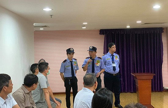 Vụ Phó Chủ tịch HĐQT Tập đoàn Đèo Cả rút 'súng' tấn công bảo vệ: Người dân hoài nghi kết luận súng giả ảnh 1