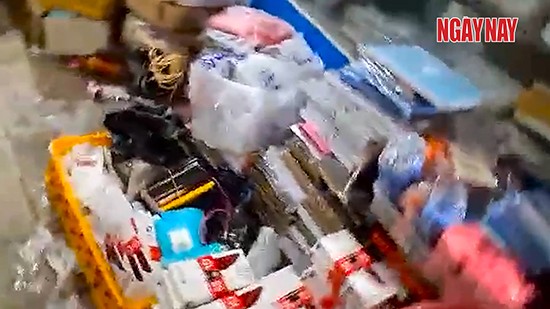 'Kho' linh kiện điện thoại: Vì sao hàng của Hoàng Kim, Hoàng Dung giá rẻ? ảnh 1