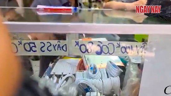 “Kho” linh kiện điện thoại kém chất lượng ở Sài Gòn: Cửa hàng Hoàng Kim và Hoàng Dung có được bảo kê hay không? ảnh 1