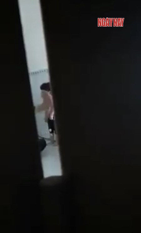 Công an vào cuộc vụ trẻ nghi bị cha dượng bạo hành trong clip ảnh 1