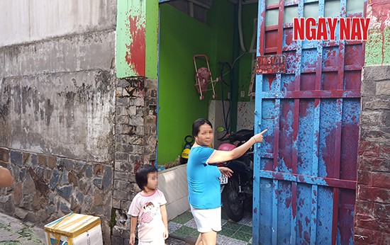 Ngay giữa TP.HCM, một gia đình liên tục bị giang hồ tấn công phải bỏ trốn ảnh 1