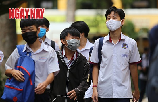 Kỳ thi THPT Quốc gia 2020 'lịch sử': Đề thi vừa sức, phụ huynh lo lắng vì Covid-19 ảnh 10