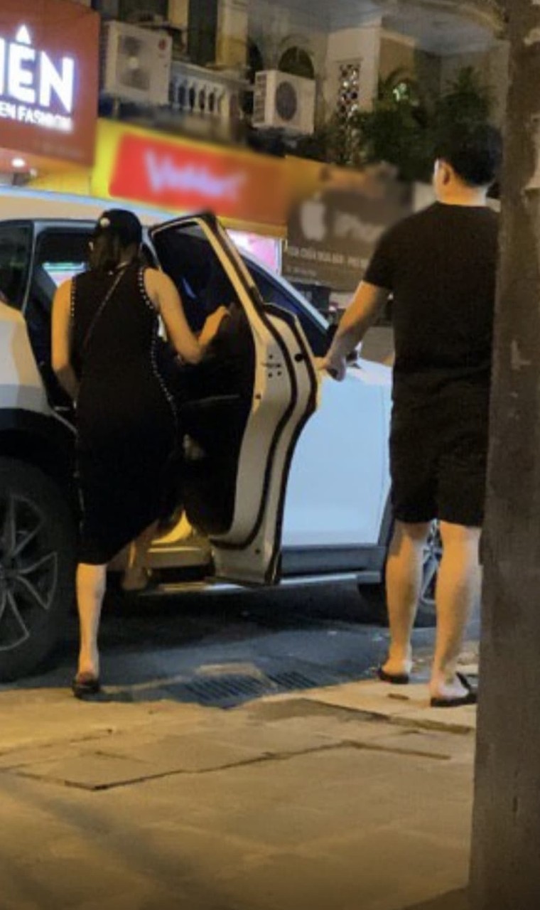 Đang êm ấm hôn nhân, Lệ Quyên bất ngờ có thêm ‘người lạ’ bên cạnh... ảnh 3