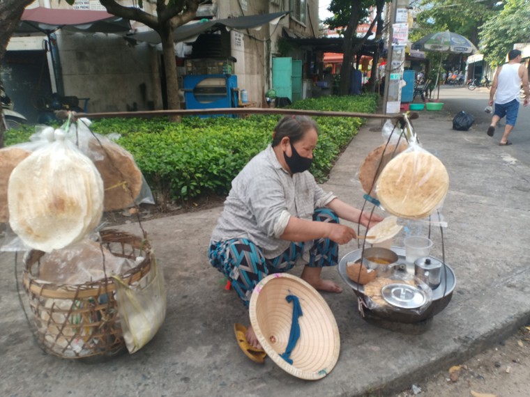 Đi qua ngày COVID-19 – Bài 2: Vỉa hè đói ăn... ảnh 2