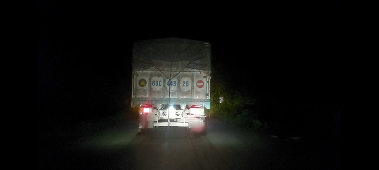 Đồng Nai: Theo dấu xe tải chở cát 'khủng', phóng viên Ngày Nay bị đuổi đánh ảnh 1