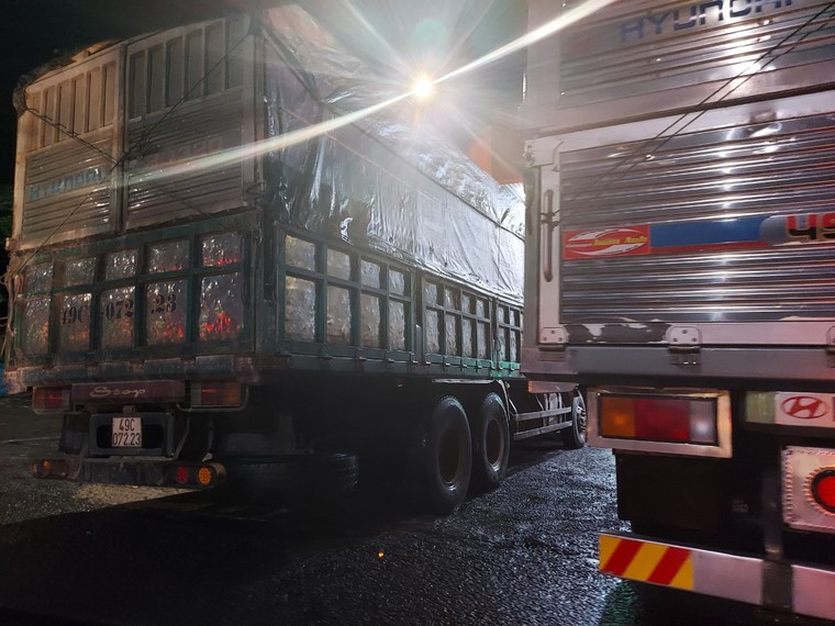 Đồng Nai: Công an 'giăng lưới' bắt trọn đoàn xe tải chở cát ‘khủng’ ảnh 1