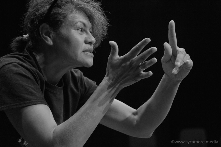 Câm điếc - bệnh trạng hay một đặc trưng văn hóa? ảnh 2