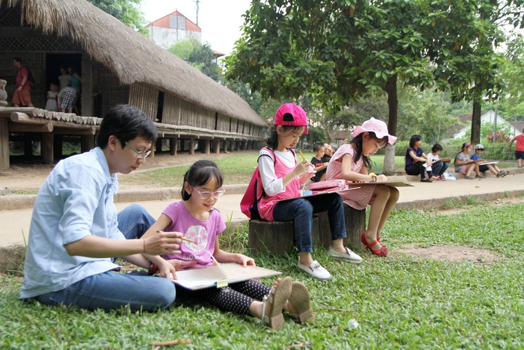 Không đón Hè trong bốn bức tường ảnh 2