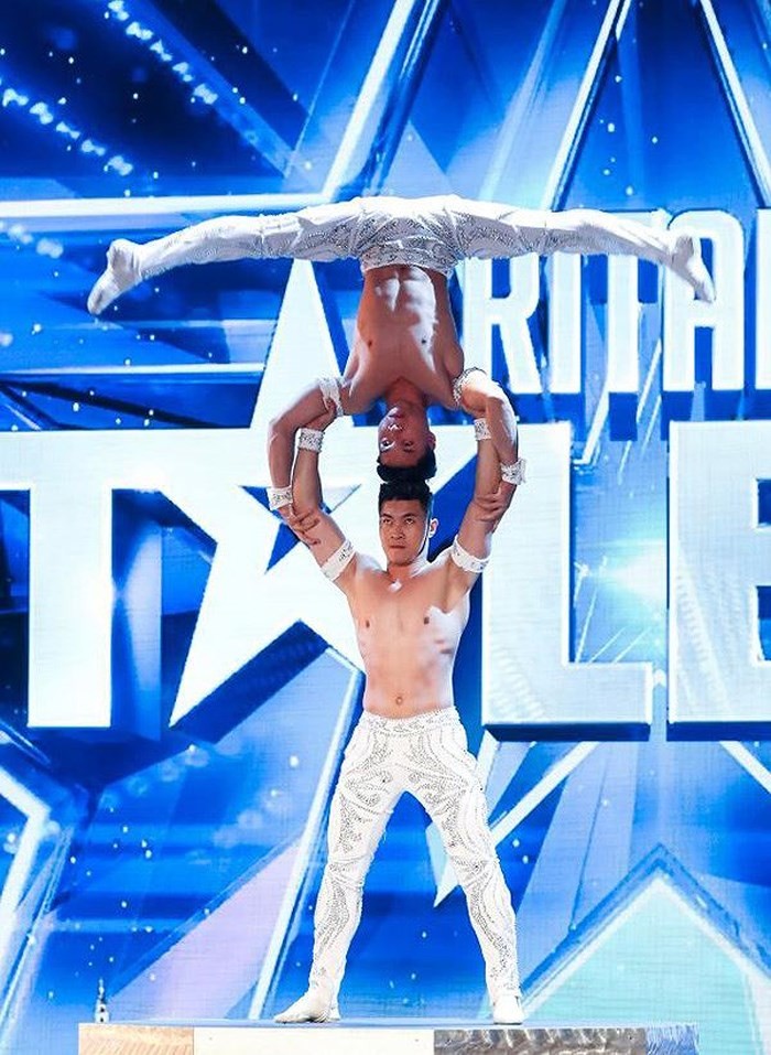 Chuyện hai 'hoàng tử xiếc' Việt gây sốc ở Britain’s Got Talent ảnh 1