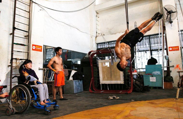 Gian khổ sau ánh hào quang ảnh 4