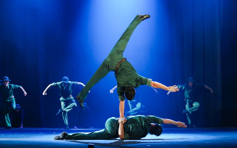 Chuyện hai 'hoàng tử xiếc' Việt gây sốc ở Britain’s Got Talent ảnh 3