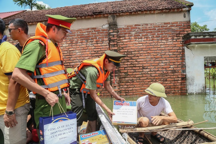 Lụt thì lút cả... xã ảnh 5