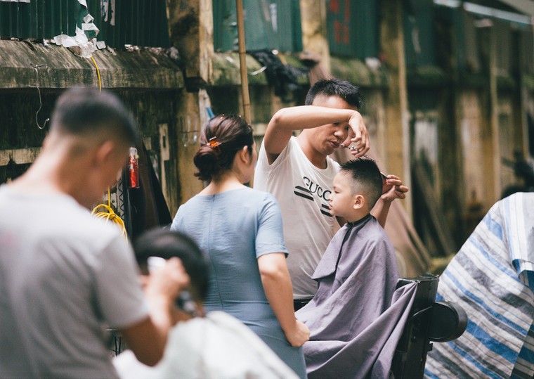 Cắt tóc vỉa hè ảnh 7