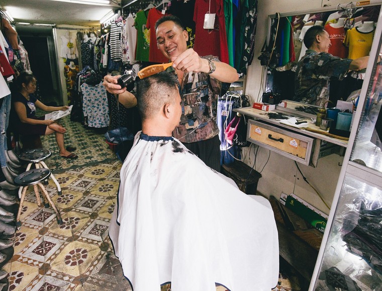 Cắt tóc vỉa hè ảnh 3