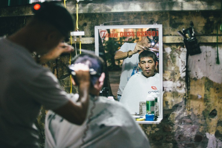 Cắt tóc vỉa hè ảnh 6