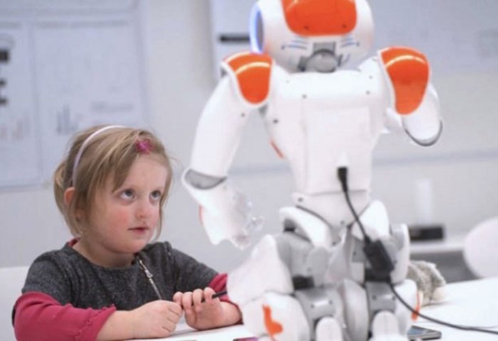 Đưa robot vào trường học để nâng cao chất lượng giáo dục ảnh 1