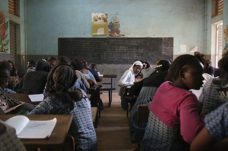 5 câu hỏi đặt ra về quyền được giáo dục bởi 'giáo viên đủ tiêu chuẩn' ảnh 2