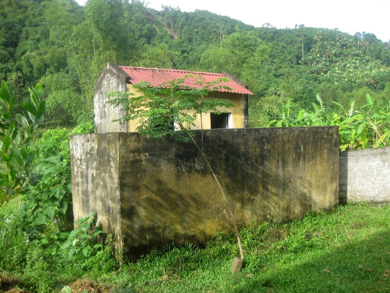 Nhà vệ sinh trường học: Mầm bệnh bủa vây ảnh 1