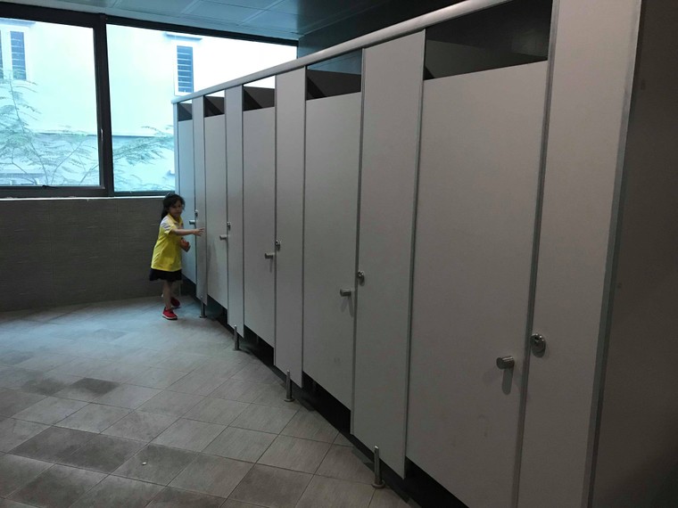 Nhà vệ sinh trường học: Mầm bệnh bủa vây ảnh 4