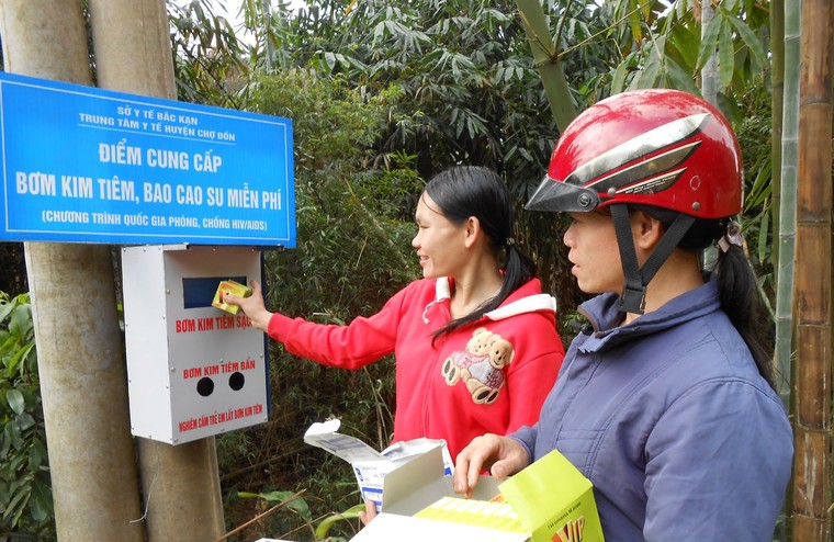 Đẩy mạnh phát bơm kim tiêm, bao cao su cho nhóm nguy cơ cao nhiễm HIV ảnh 1