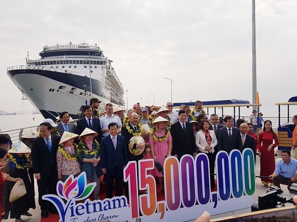 Việt Nam đón vị khách quốc tế thứ 15 triệu ảnh 1