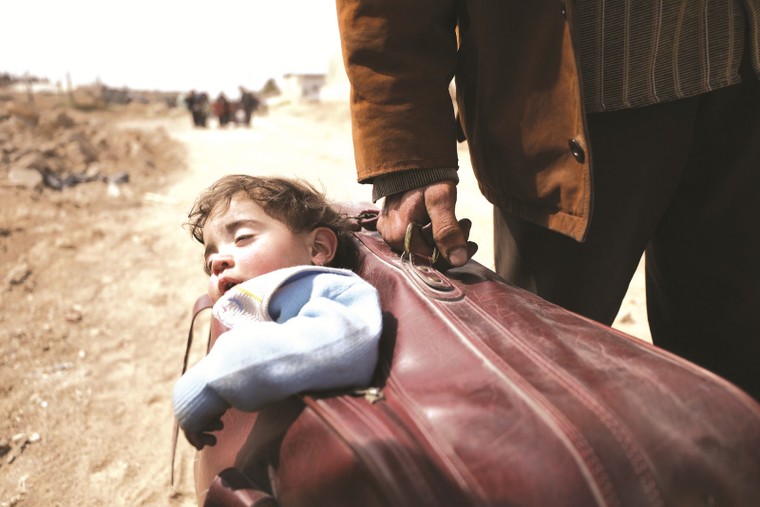 Năm 2018 qua những ánh mắt trẻ thơ ảnh 1