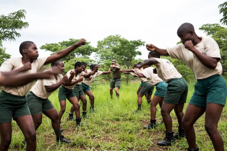 Những nữ chiến binh bảo vệ động vật hoang dã ảnh 1