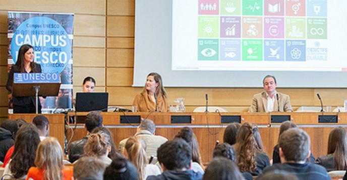 300 học sinh thảo luận về trí tuệ nhân tạo ảnh 1