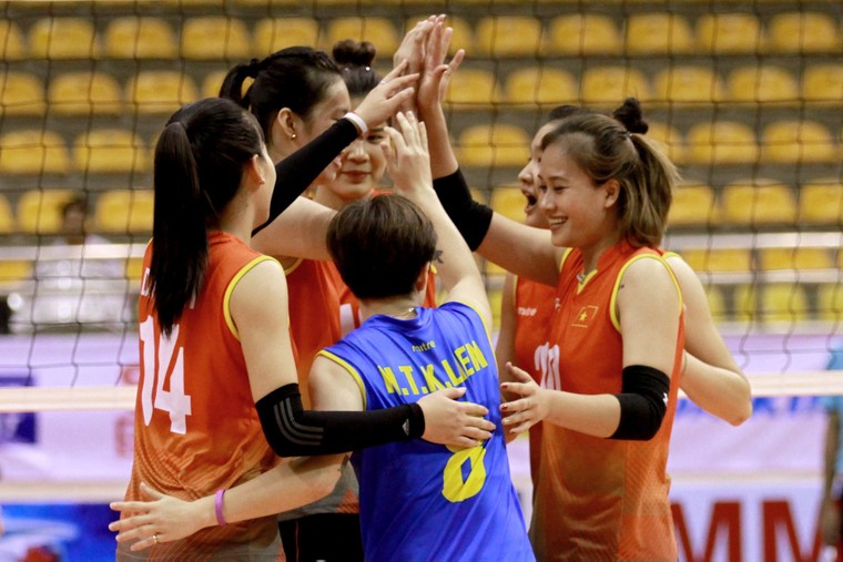 Nghịch cảnh cầu thủ bị 'treo tay' ảnh 2