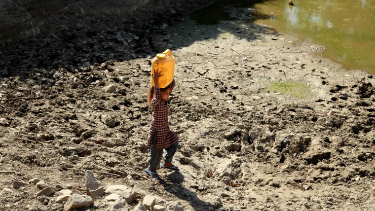 Ấn Độ đối diện khủng hoảng nước sạch tồi tệ nhất trong lịch sử ảnh 1