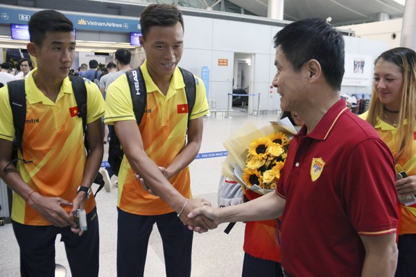 Bi hài: Kinh phí cho quần vợt chỉ đủ dự 2 giải quốc tế 'giá rẻ' ảnh 2