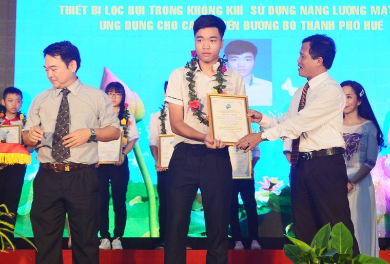 Máy lọc bụi kiêm 'điều hòa không khí' đường phố ảnh 1