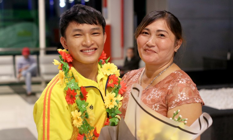 Nỗi 'tiếc nuối' SEA Games của lực sĩ quê biển nghèo ảnh 2