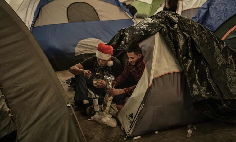 Mắc kẹt trong trại tị nạn mùa Giáng sinh ảnh 5