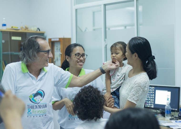 Vị Giáo sư Ý với hành trình 10 năm phẫu thuật không thù lao tại Việt Nam ảnh 2