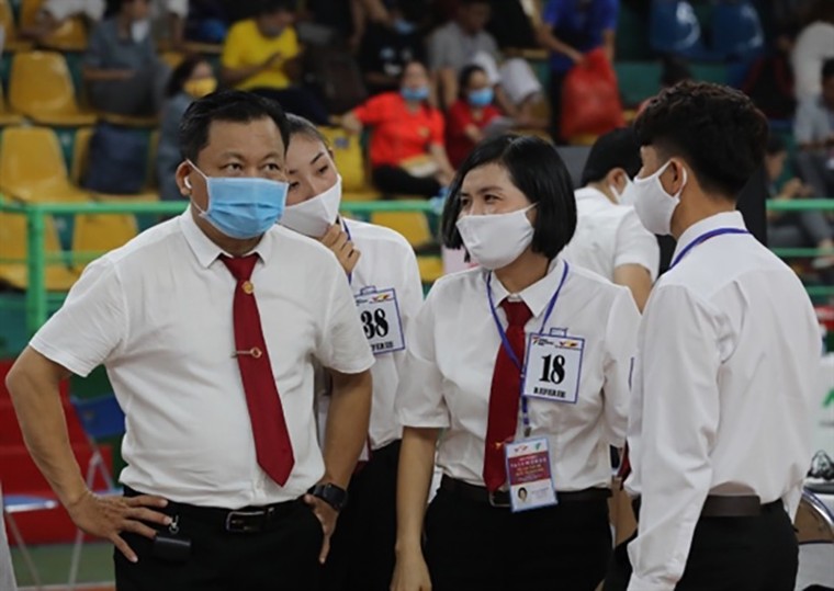 Chuyện giải đấu xuyên ngày & thể thao căng mình trước 'bão' COVID-19 ảnh 1